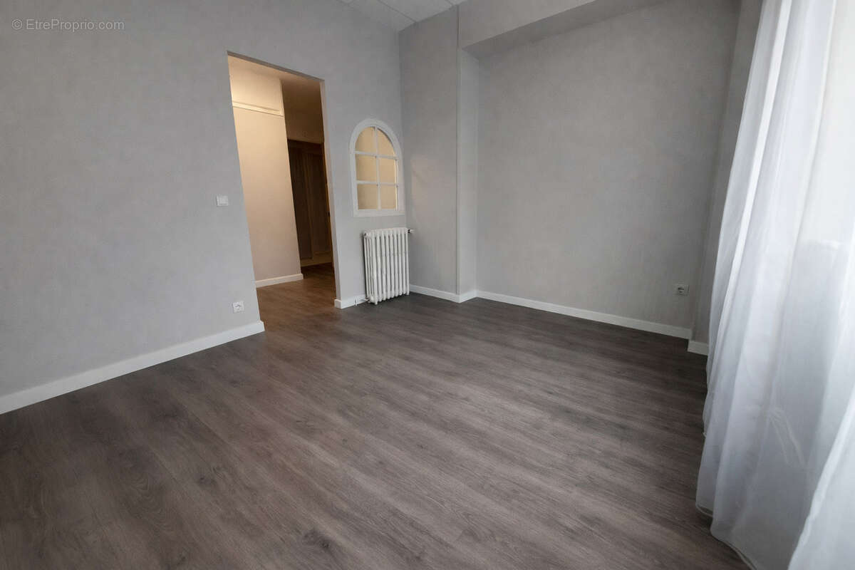 Maison à COULANS-SUR-GEE