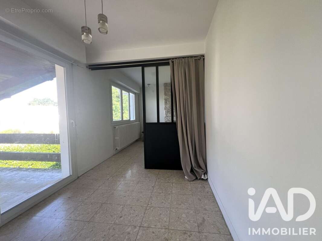 Maison 217 m² à Saint-Pierre-Du-Mont  - photo 8