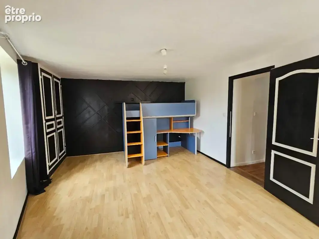 Maison 176 m² habitables - jardin - cour - grange  CHAURIAT (63) - photo 11
