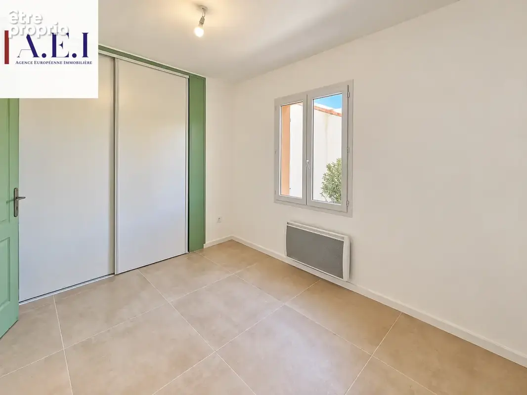 La Seyne sur mer - Maison de ville récente en duplex avec balcon et parking - photo 7