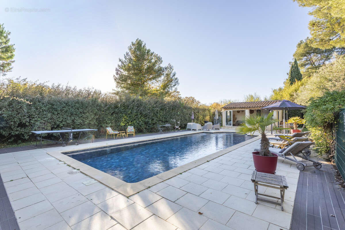 Maison à SIMIANE-COLLONGUE