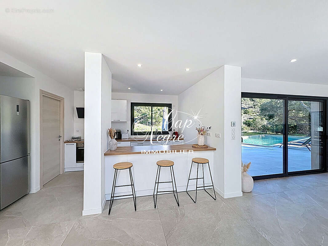 Maison à PLAN-DE-LA-TOUR