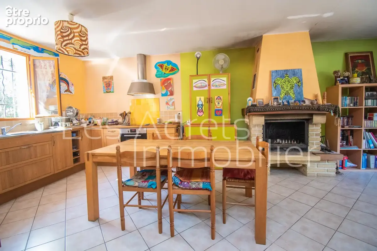 Maison au calme avec 4 chambres, grand terrain et superbe potentiel - photo 6