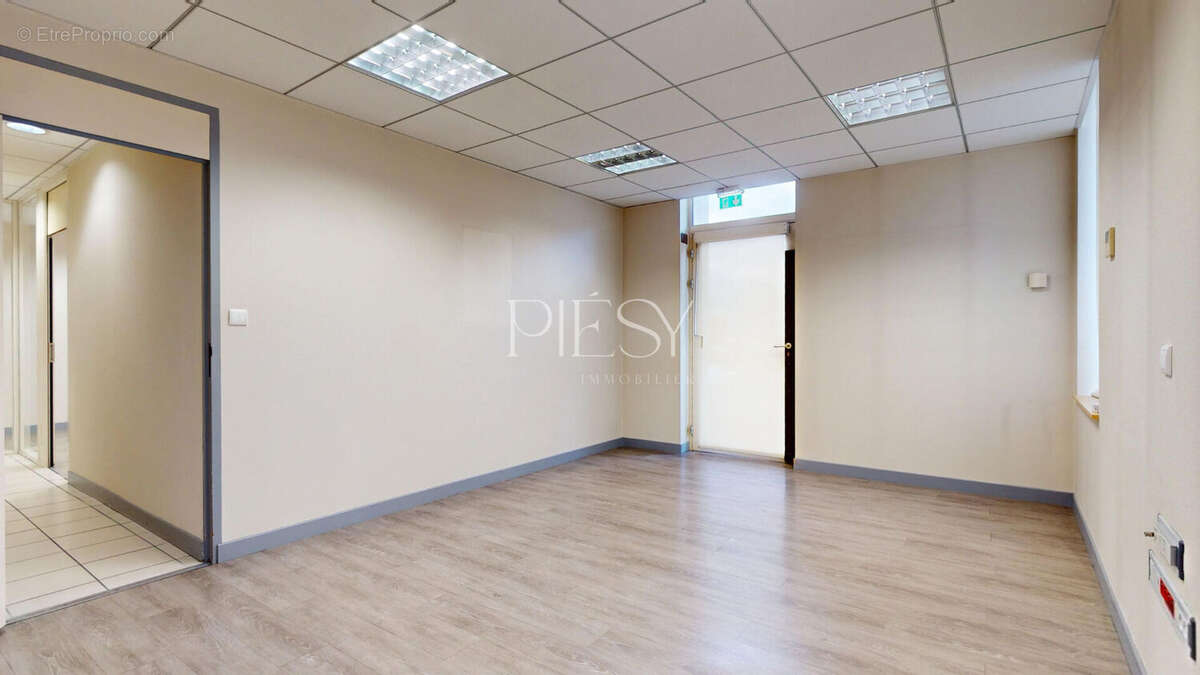 Commerce à VALLEIRY