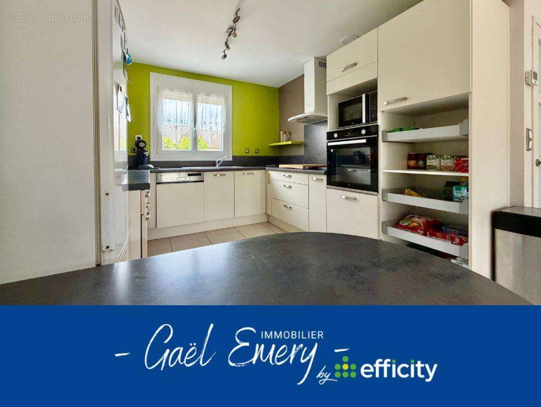 Maison 120 m² à Saint-Pavace  - photo 3