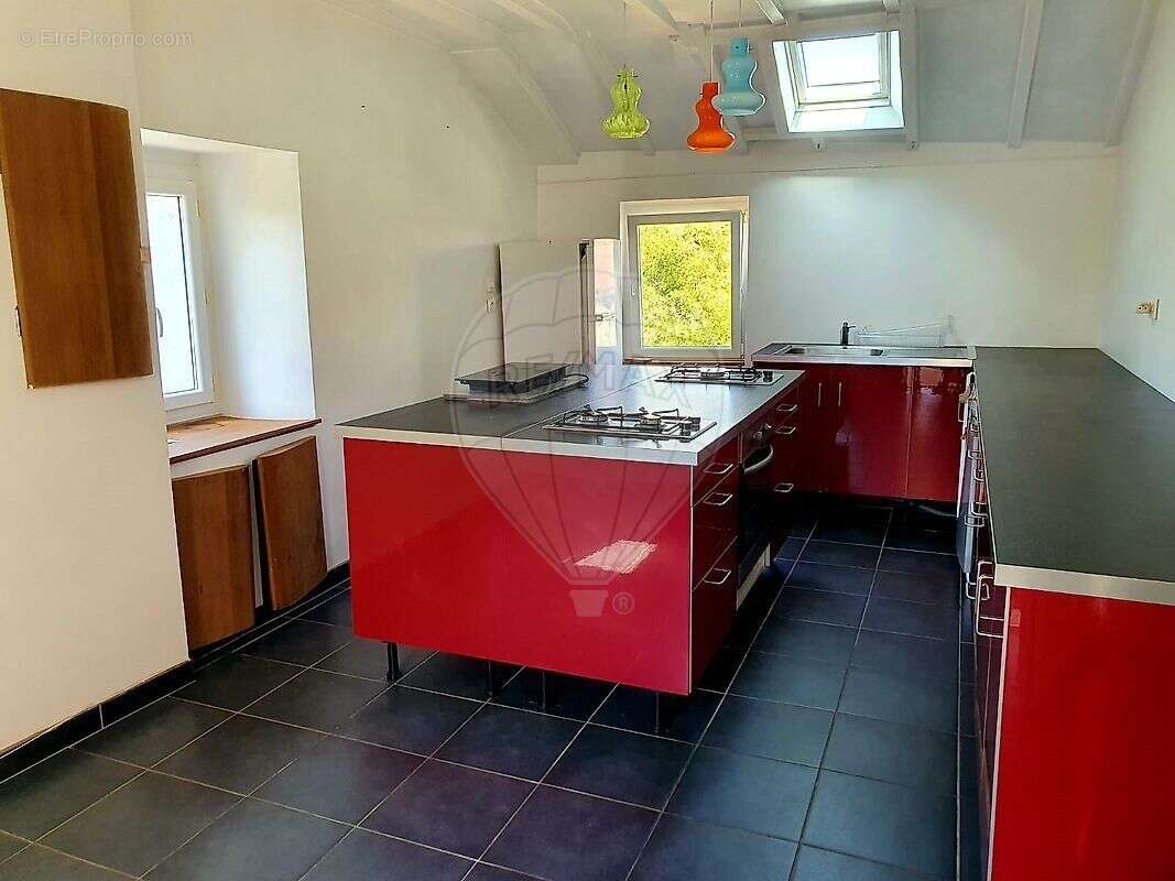 Maison à BELLENAVES