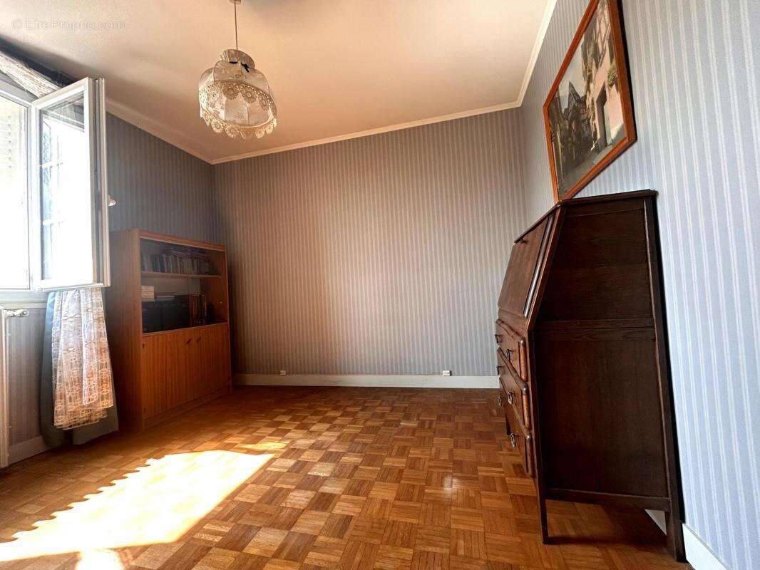 Maison à SELLES-SAINT-DENIS