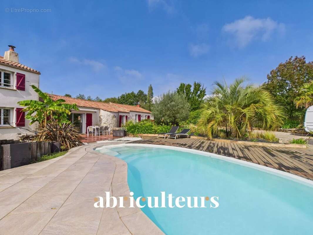 Maison à SAINT-HILAIRE-DE-CHALEONS