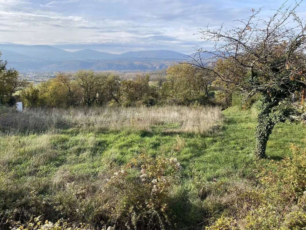 Terrain à CLONAS-SUR-VAREZE