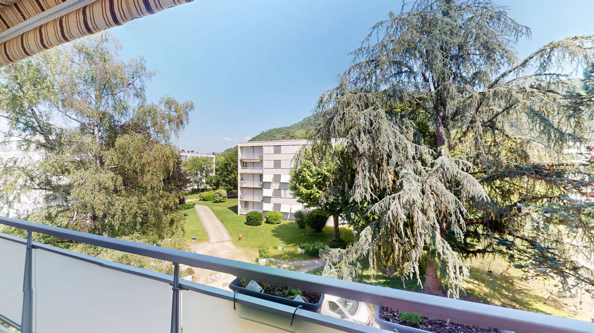 Appartement à SAINT-MARTIN-D'HERES