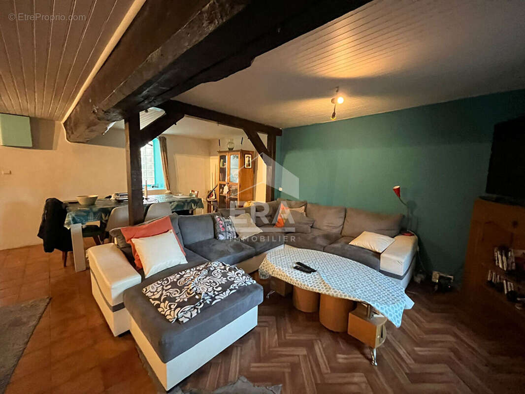 Maison à VILLIEU-LOYES-MOLLON