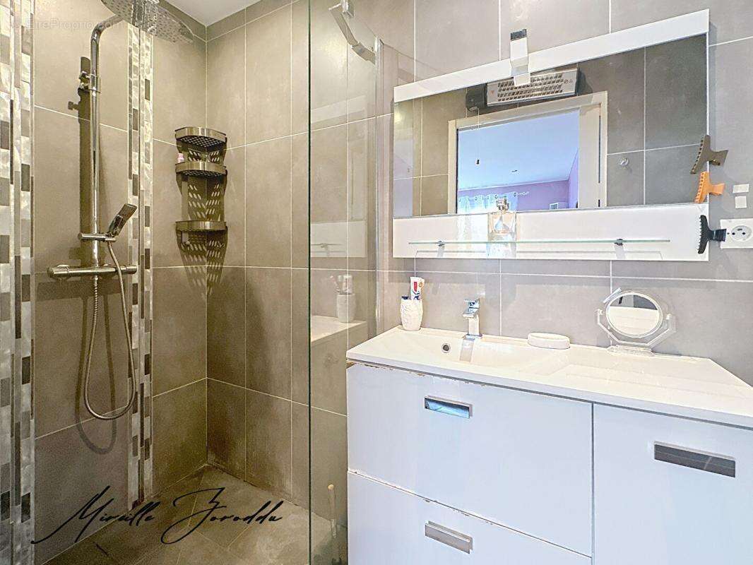 Maison à JONQUIERES-SAINT-VINCENT