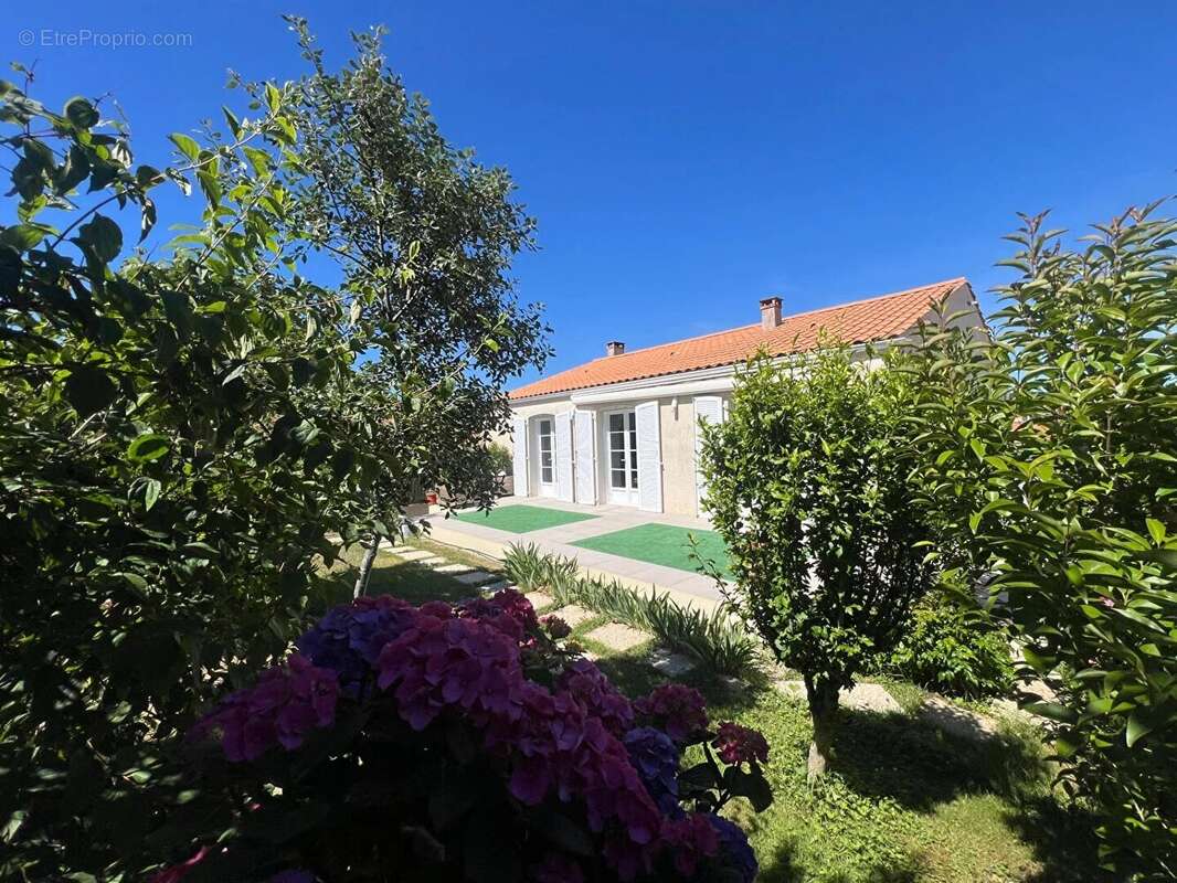 Maison à LONGEVILLE-SUR-MER