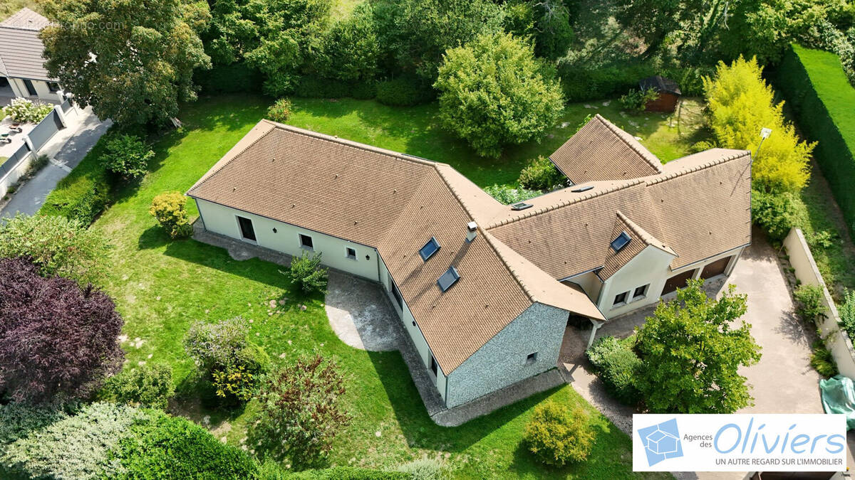 Maison à DAMPIERRE-EN-YVELINES