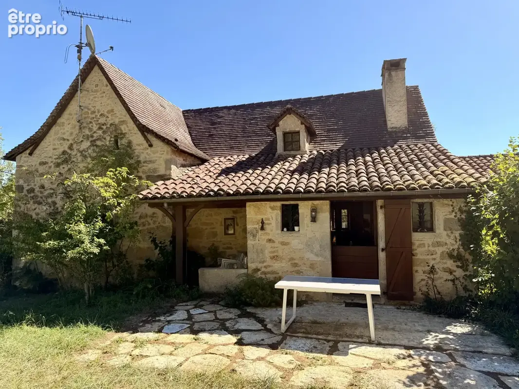 Maison de caractère avec grange et plus de 2,5 ha de terrain - photo 2
