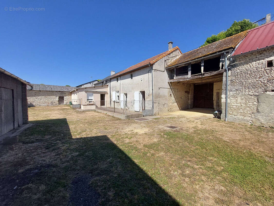 Maison à SAINT-CHRISTOPHE