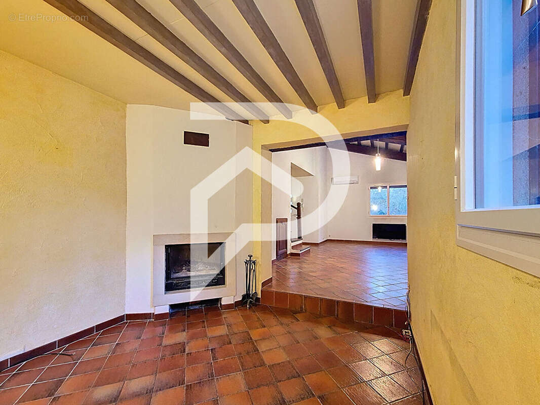 Maison à MONTBOUCHER-SUR-JABRON