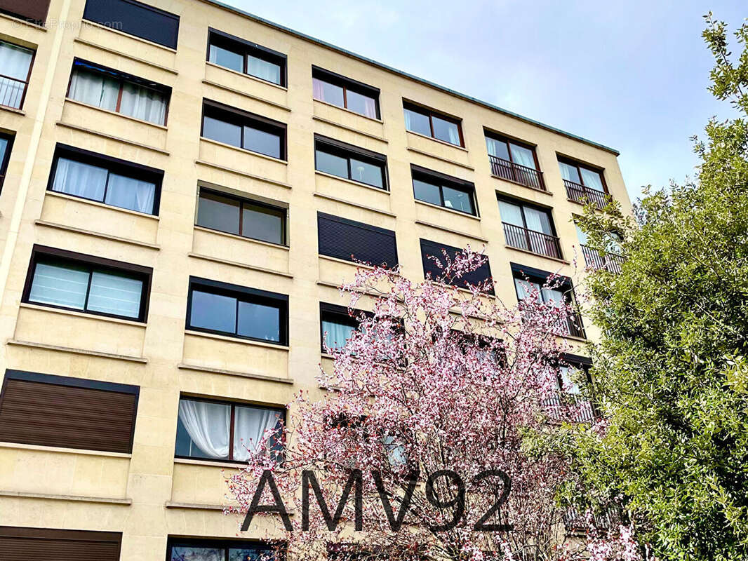 Appartement à LA GARENNE-COLOMBES