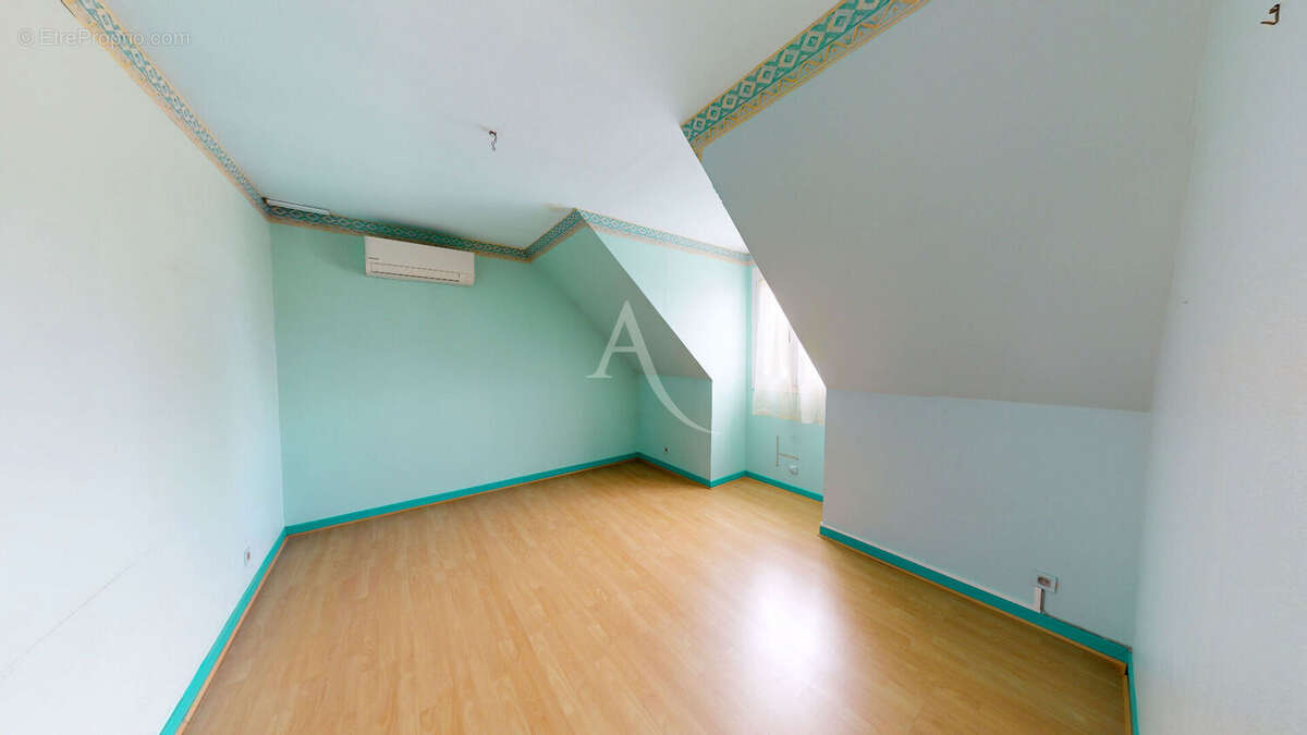 Maison à SAINT-JEAN-DE-BRAYE