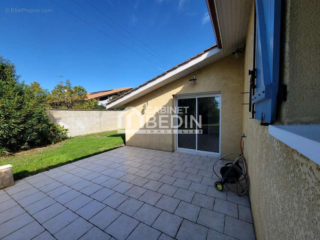 Maison à SAINT-PIERRE-DE-MONS