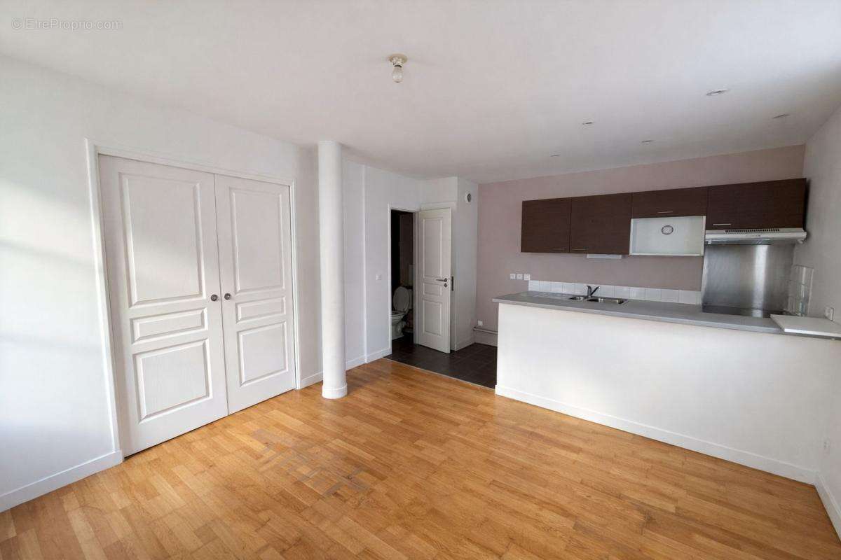 Appartement à MORIGNY-CHAMPIGNY
