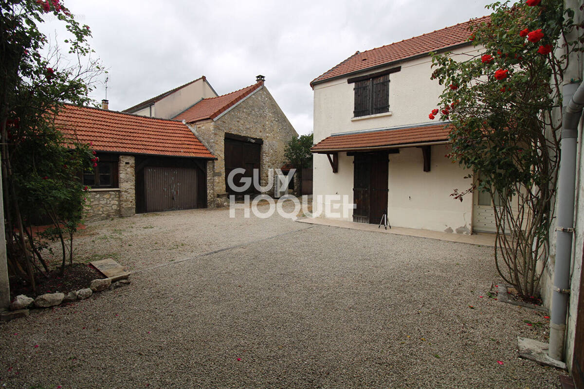 Maison à EVRY-GREGY-SUR-YERRE