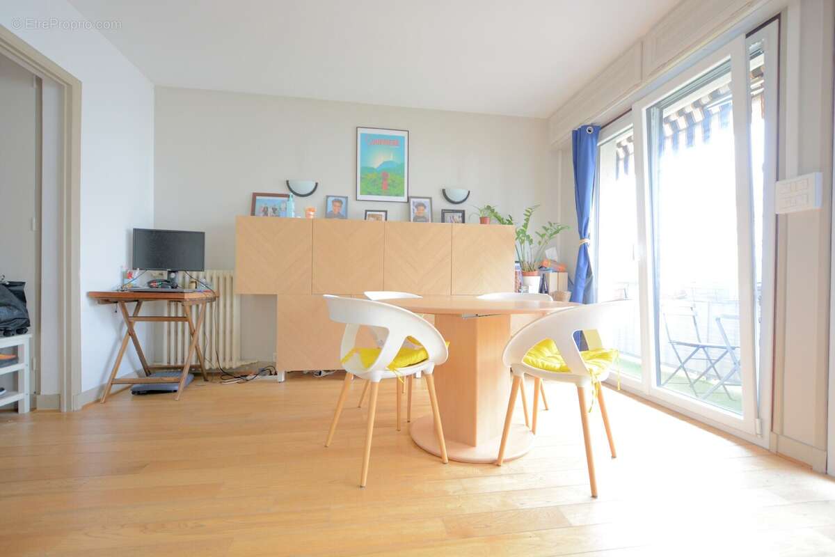 Appartement à SAINT-MAUR-DES-FOSSES