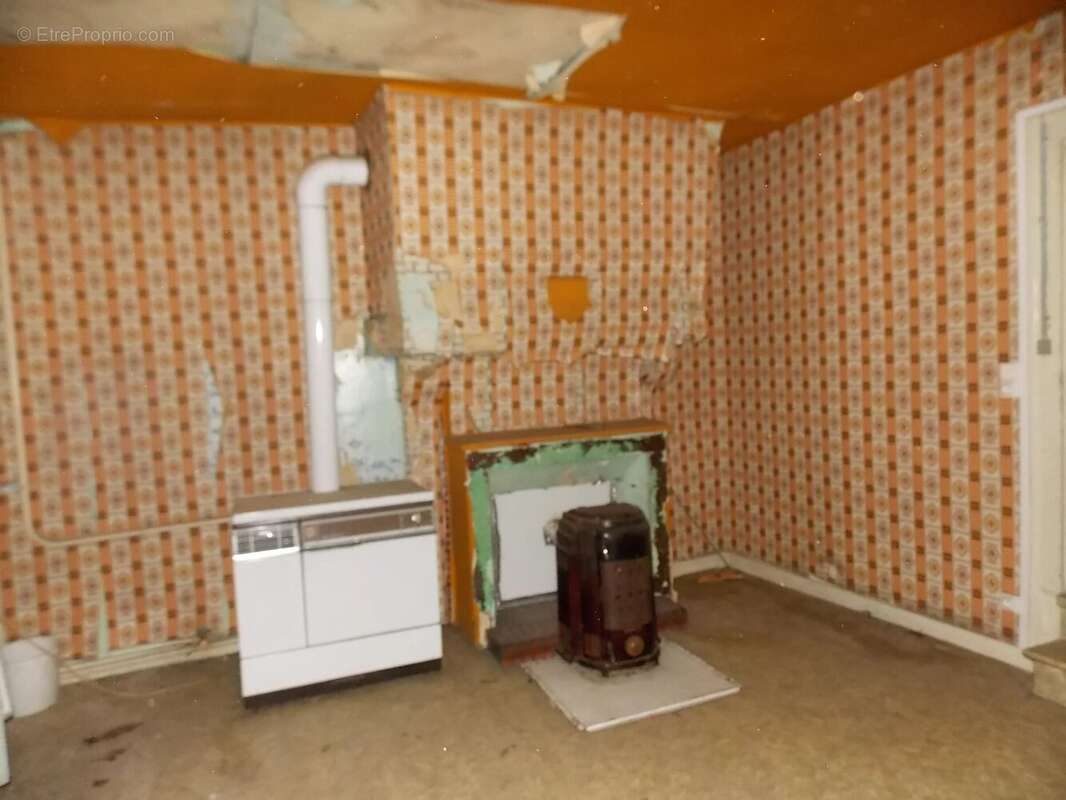 Ancien magasin avec appartement - photo 8