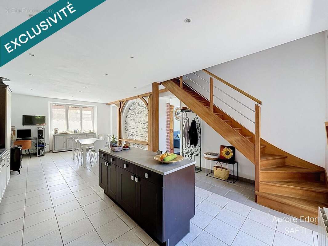 Maison 117 m² à Combree  - photo 6