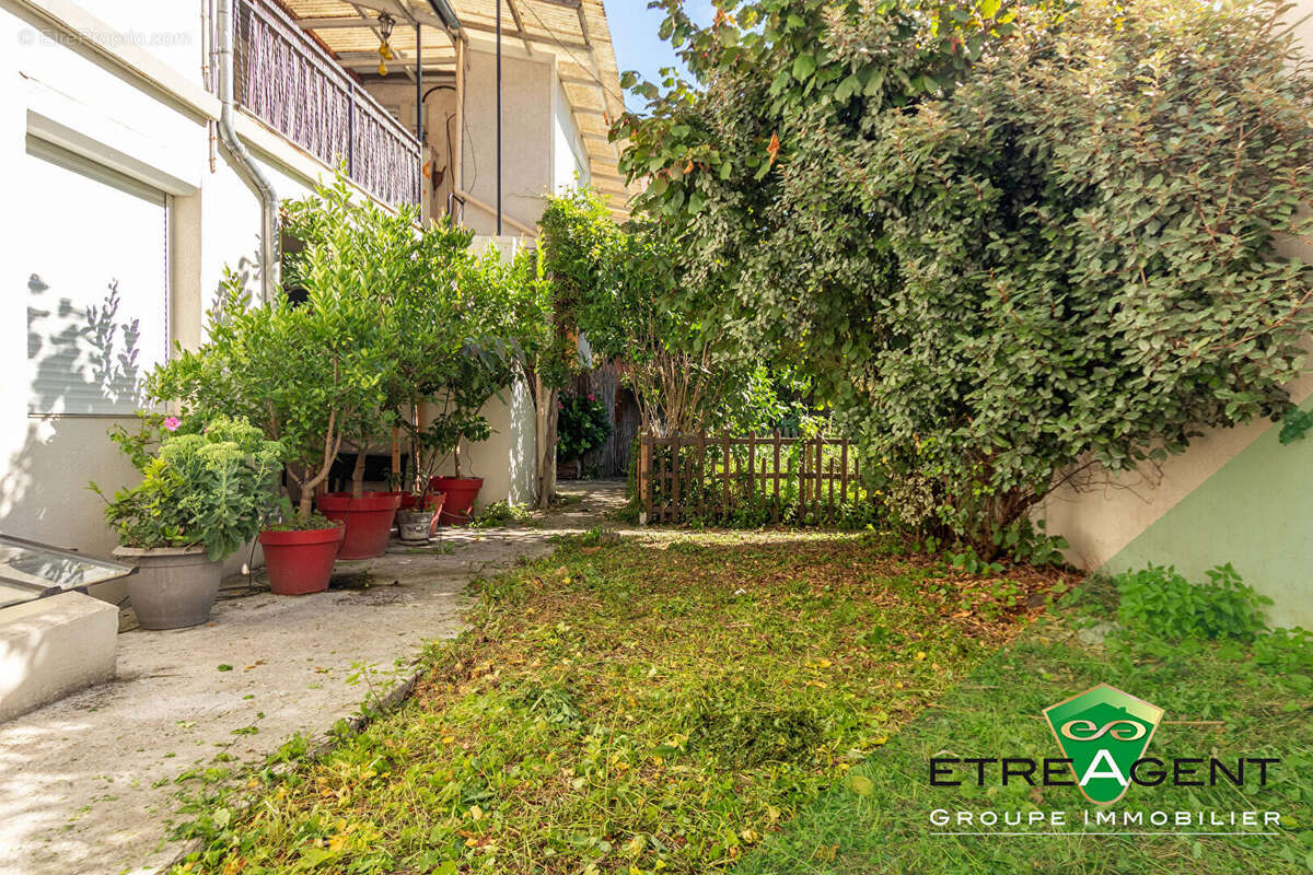 Appartement à L&#039;HAY-LES-ROSES