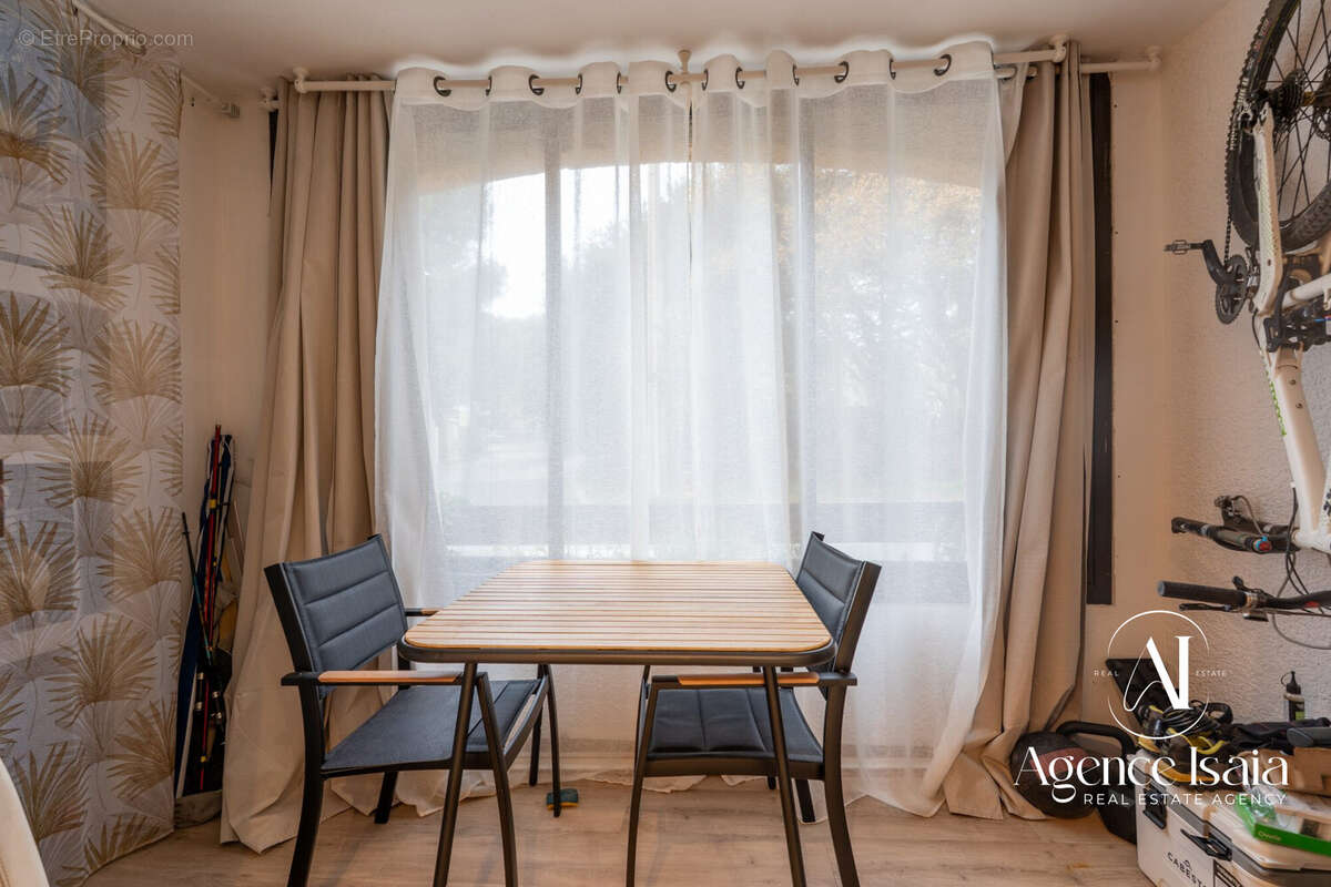 Appartement à BORMES-LES-MIMOSAS