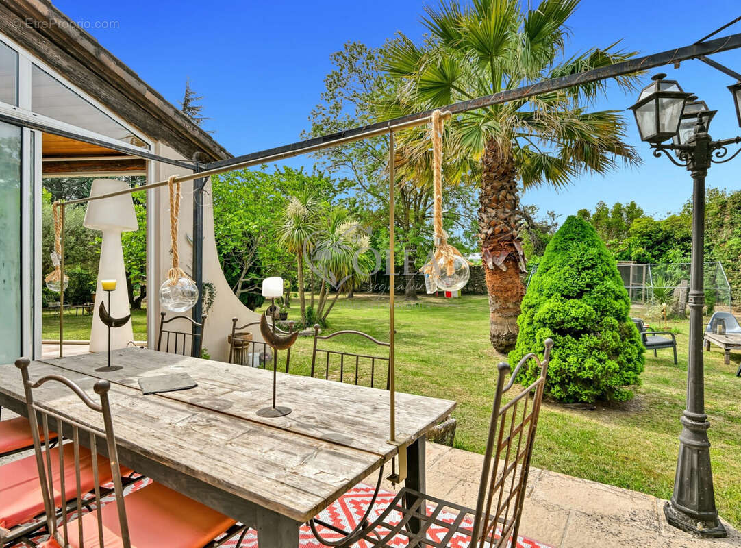 Maison 164 m² à Uzes  - photo 3