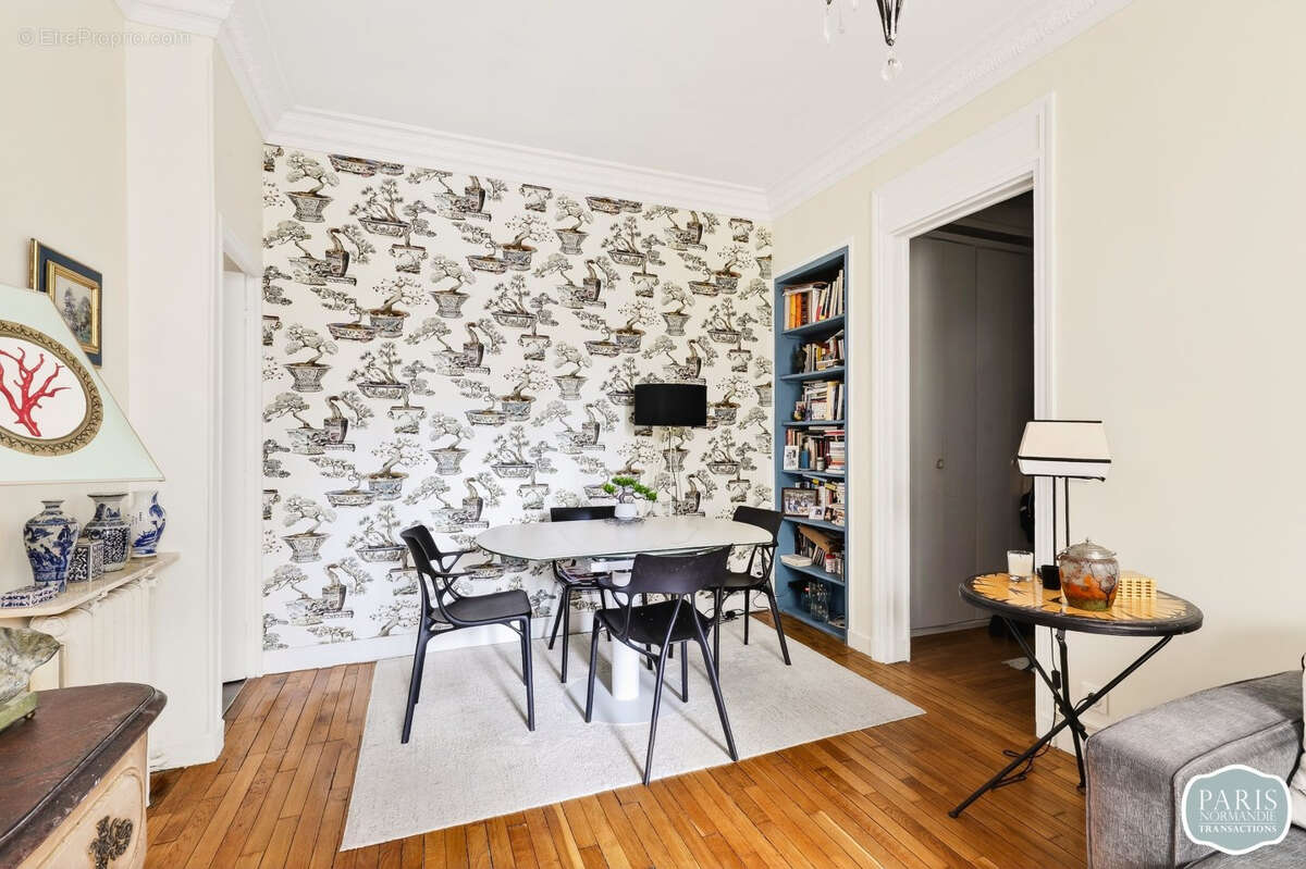 Appartement à PARIS-16E