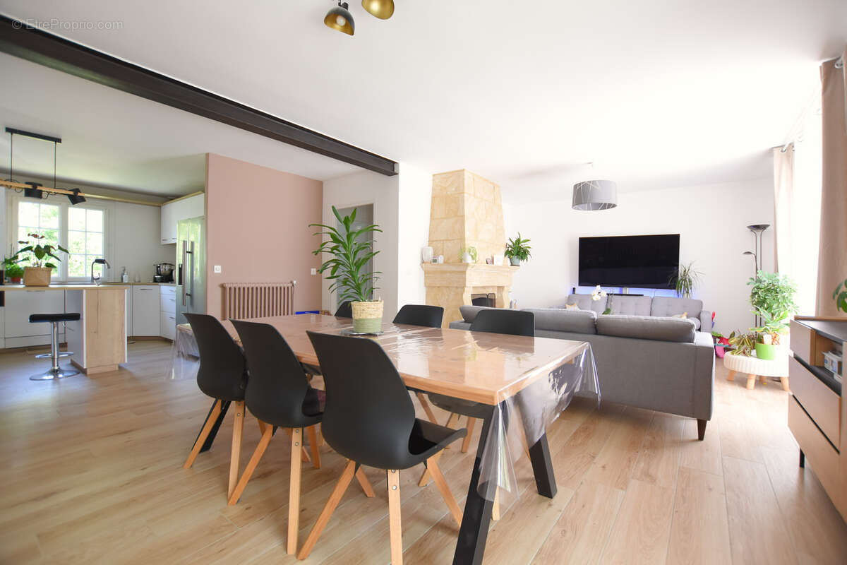 Maison à LE PERRAY-EN-YVELINES