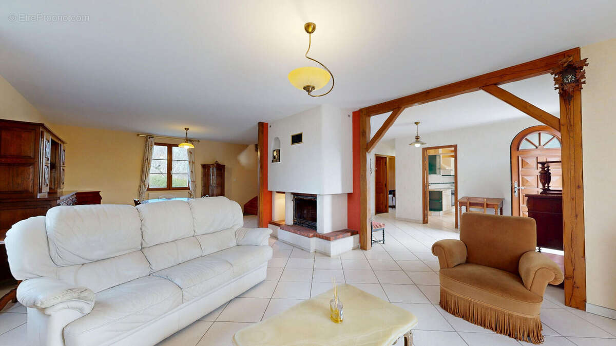 Maison à NEUILLY-LE-REAL