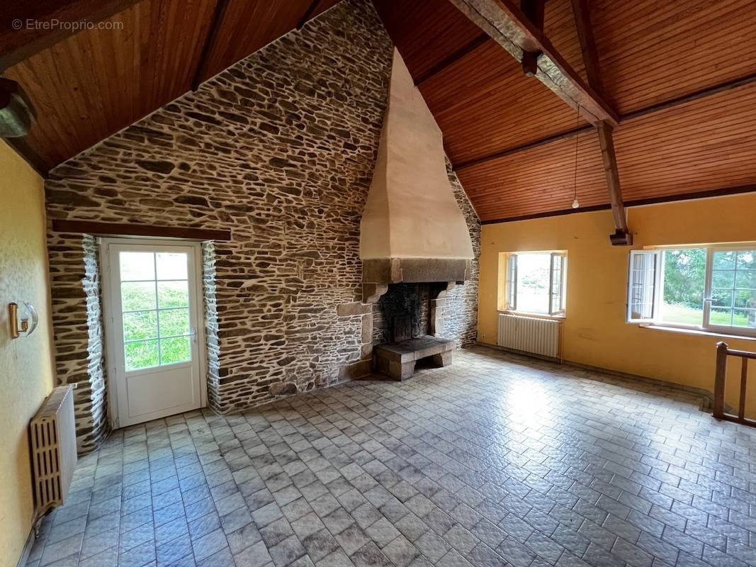 Maison 5 pièces en pierre et parpaing couverte en ardoise - photo 2