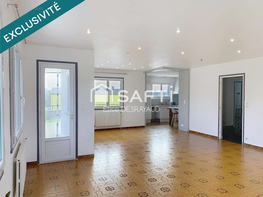 Maison 167 m² à Aze  - photo 2