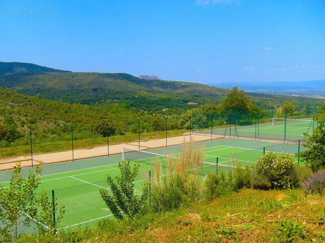 Appartement à ROQUEBRUNE-SUR-ARGENS