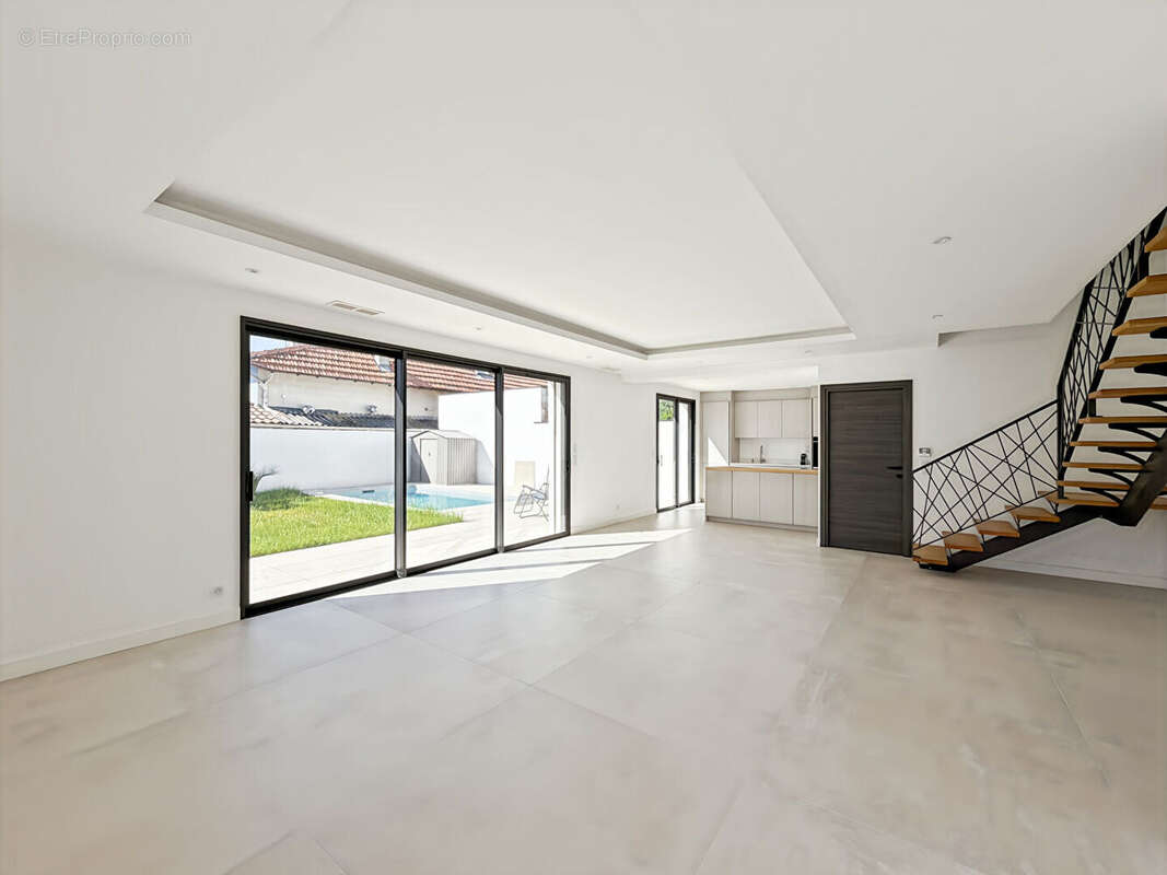Maison à VILLENAVE-D'ORNON