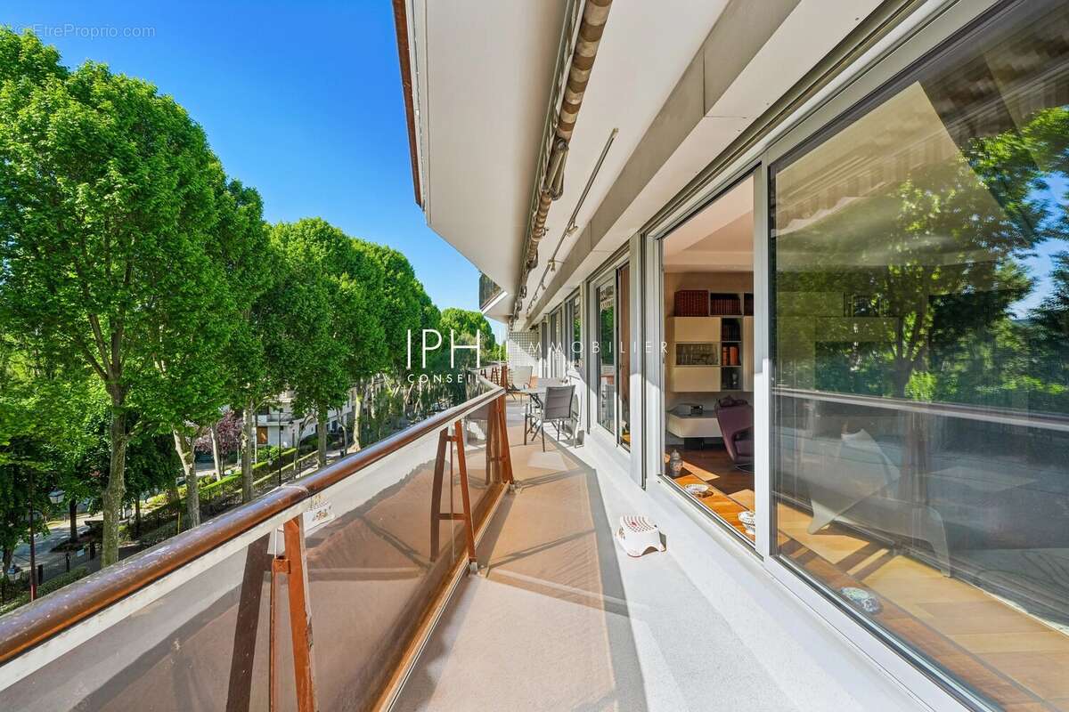 Appartement à NEUILLY-SUR-SEINE