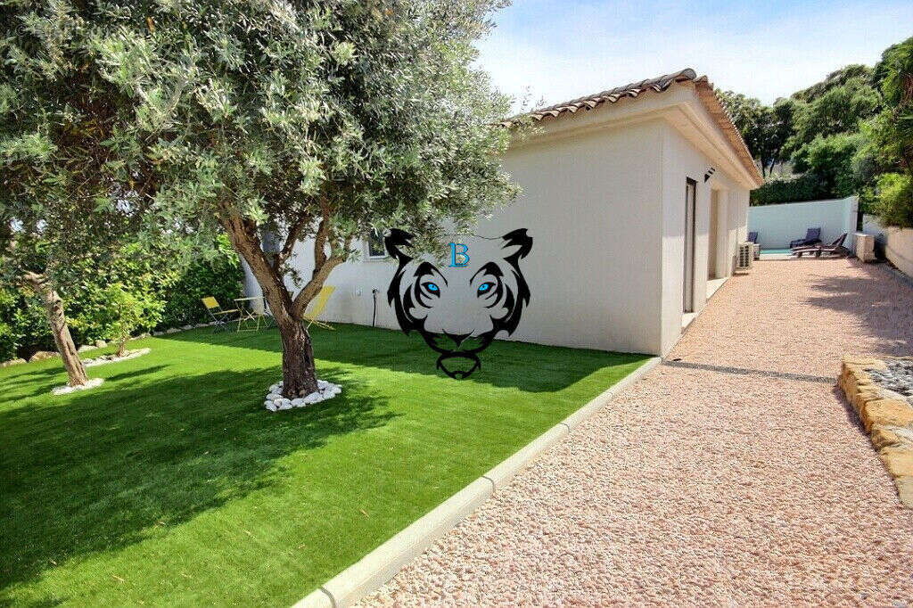 Maison à ROQUEBRUNE-SUR-ARGENS