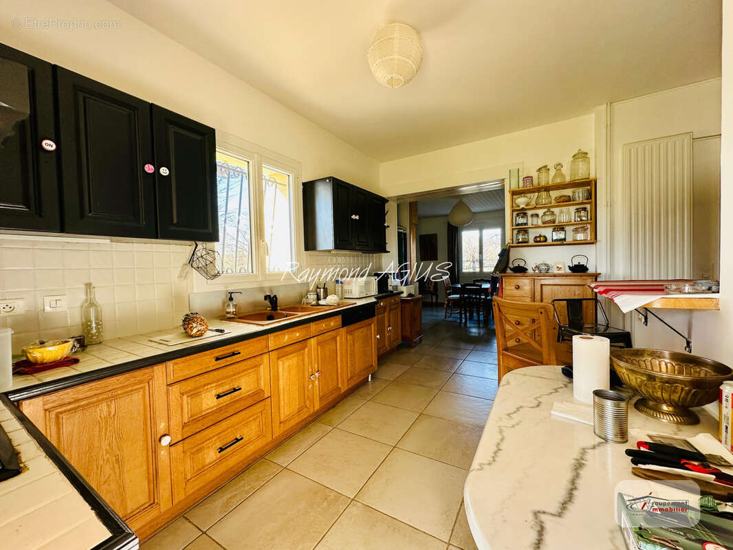 Charmante maison familiale de 4 chambres avec piscine et jardin arboré - photo 12