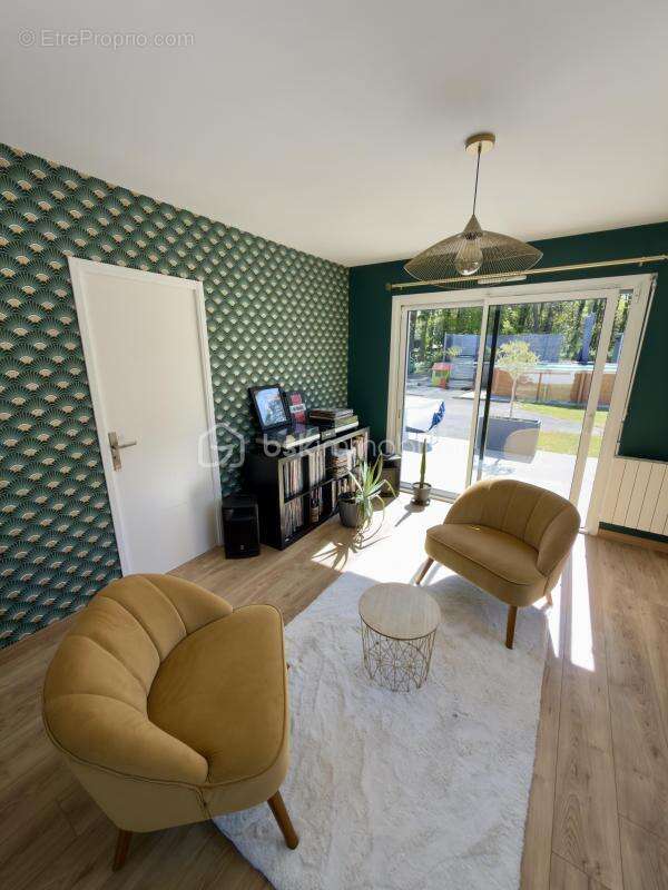 Maison à LA CHAPELLE-DES-MARAIS