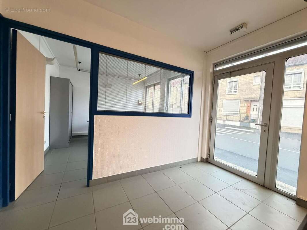 Vous disposez de deux accès différents - Commerce à LAON