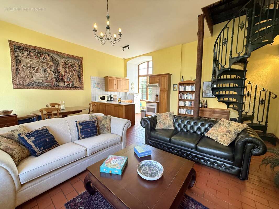 Propriété de caractère au sein d’un château – En exclusivité chez Beaux Villages - photo 3
