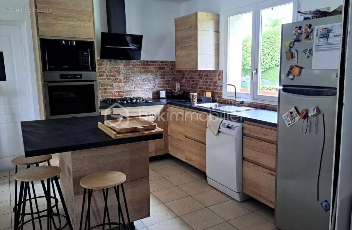 BERTHENAY - Maison de 145 M² - 6 chambres - photo 3