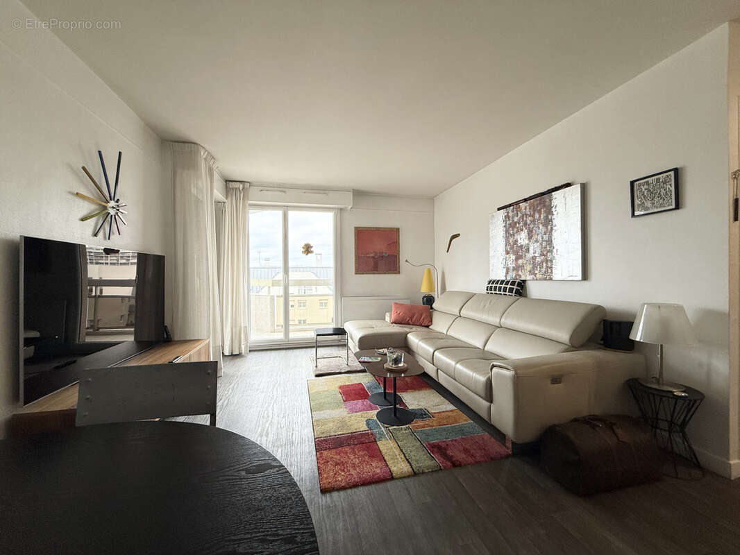 Appartement à COURBEVOIE