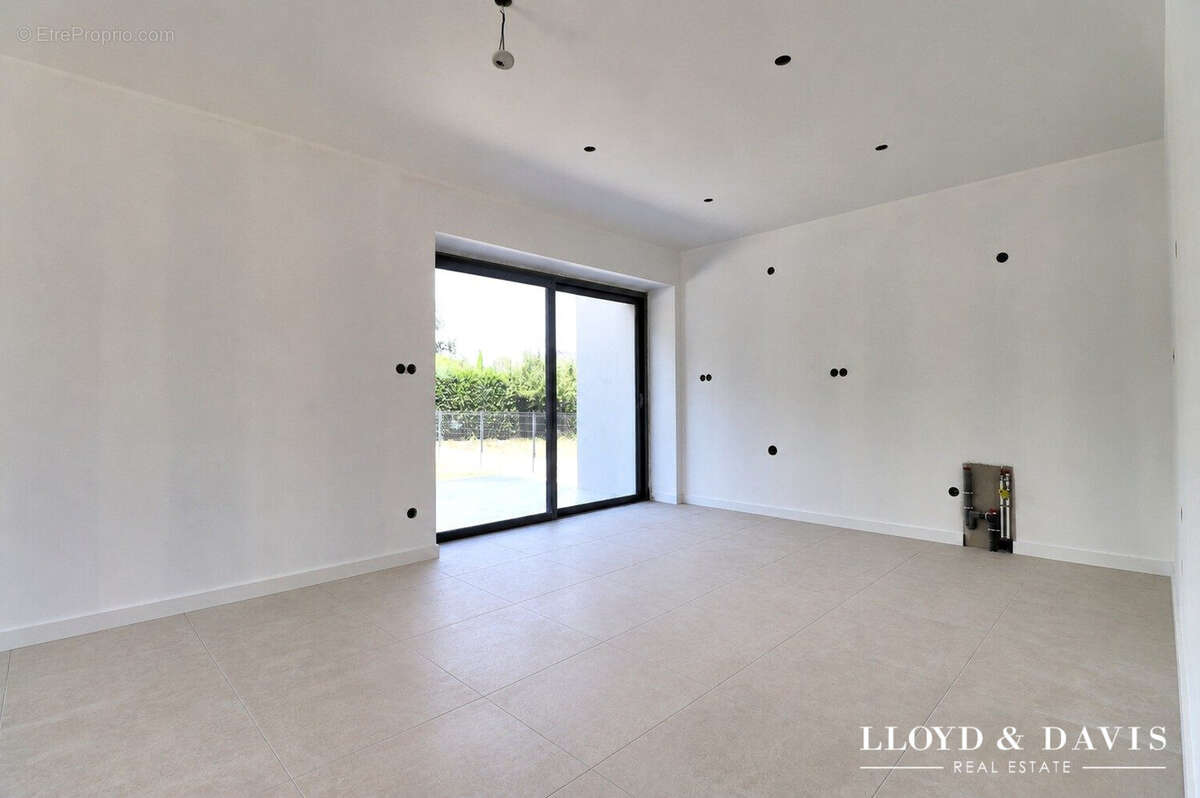 Appartement 81 m² à Challes-Les-Eaux  - photo 3