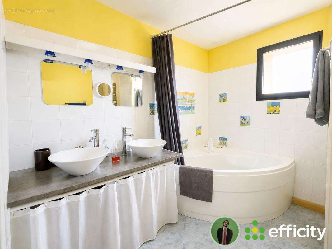 Maison 139 m² à Condeissiat  - photo 10
