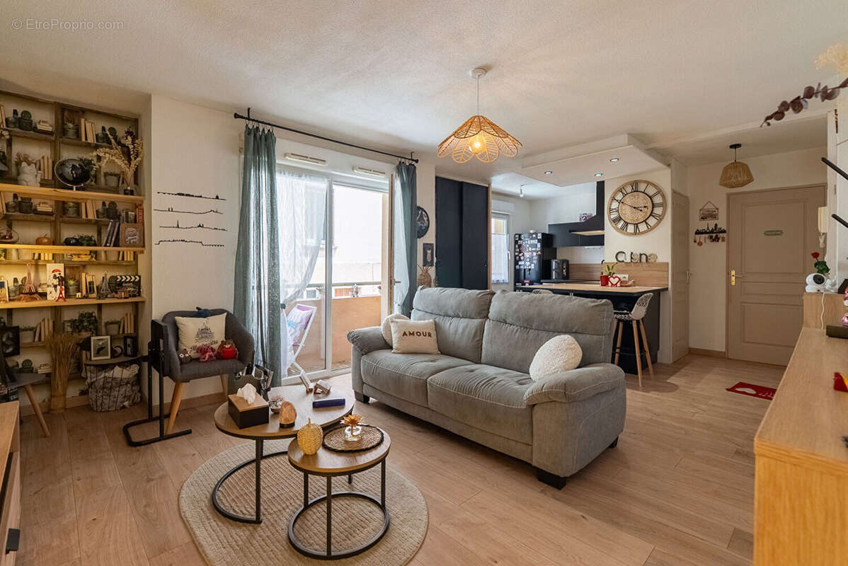 CARCASSONNE - QUARTIER DU PALAIS Appartement T3 60,80m² avec balcon, parking couvert privatif et cave - photo 6